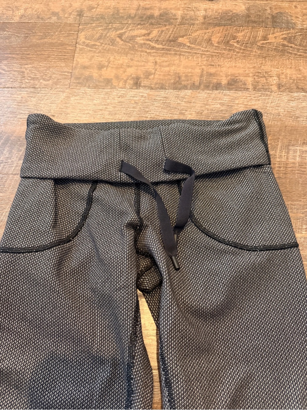 Lululemon Athletica Womens Size 4 Straight Leg Yoga Pants Gray Black Textured - Picture 2 of 6